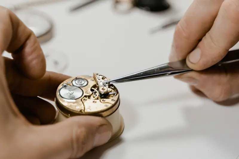 Tweezers placing a part on a movement
